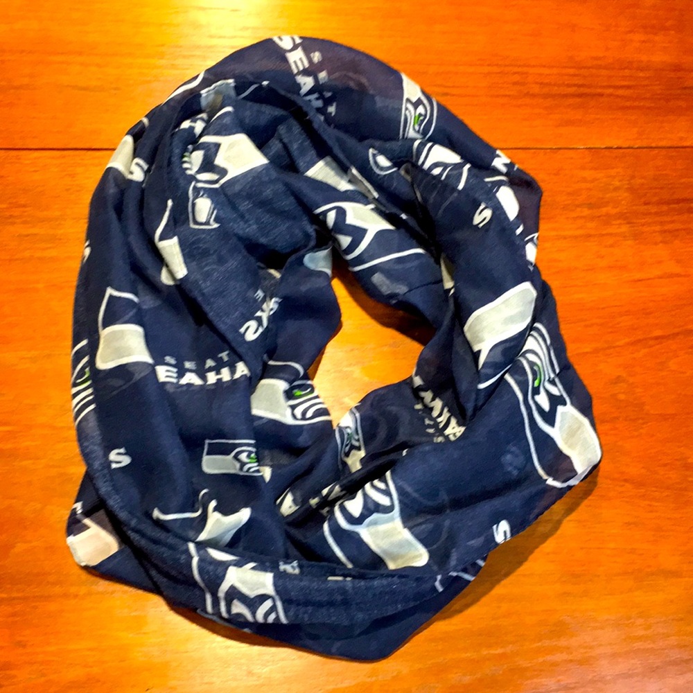 Seahawks lightweight infinity scarf